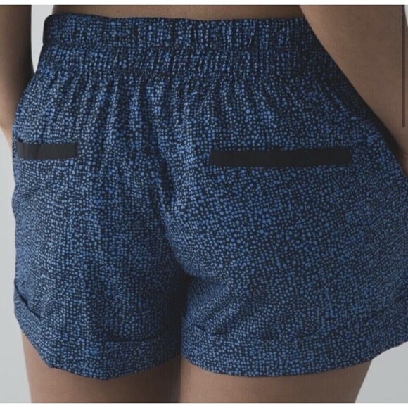 Lululemon Spring Break Away Short II Women Size 4 2.5" Inseam Blue Black Pockets - Picture 6 of 7